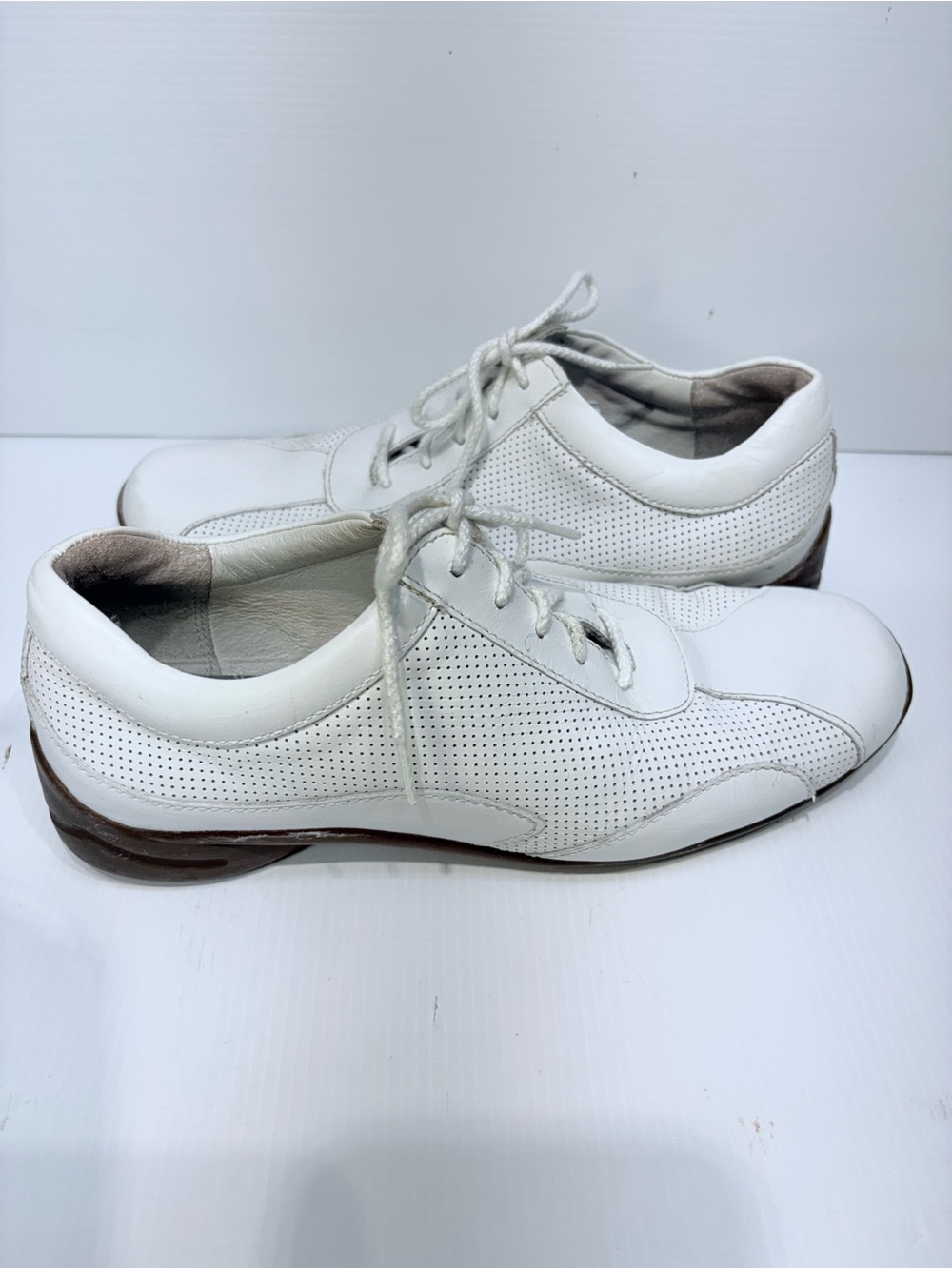 Blondo White Perforated Leather Lace-Up Flats - Women's Size 9